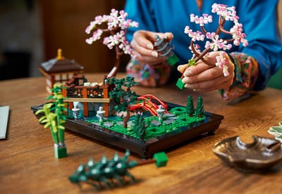 LEGO Icons Gradina serena constructie relaxanta